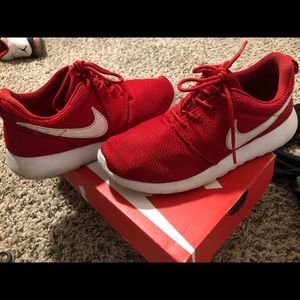 Nike Roshe Red